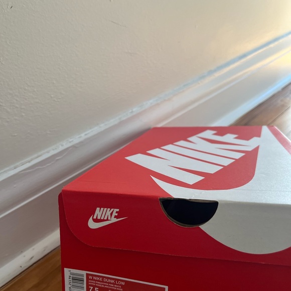 Pink Nike dunks - Picture 5 of 5